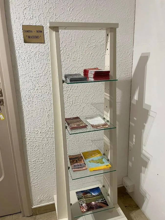 100 Passi Politeama Hotel Palermo 0*,  Itália